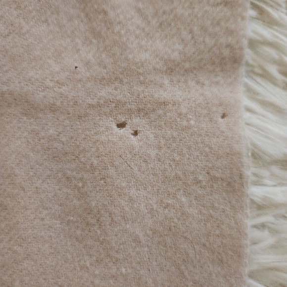 Polo Ralph Lauren 100% Lambswool Ivory Scarf with Navy Logo Made In Italy Flawed - Picture 9 of 9